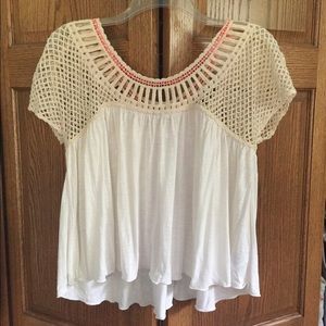 American Eagle Flowy Shirt Semi-Cropped